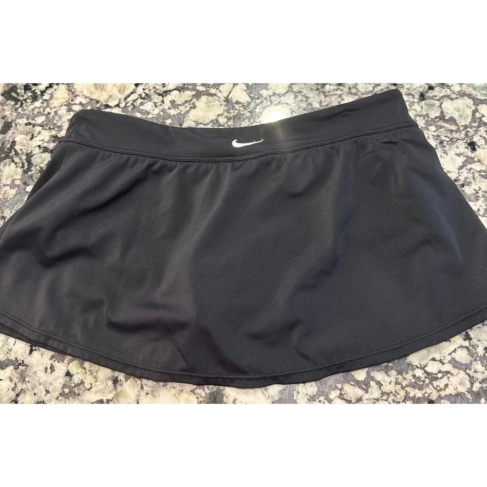 Nike Womens Black Athletic Swim Tennis Yoga Size‎  8 Medium Built-in Liner
